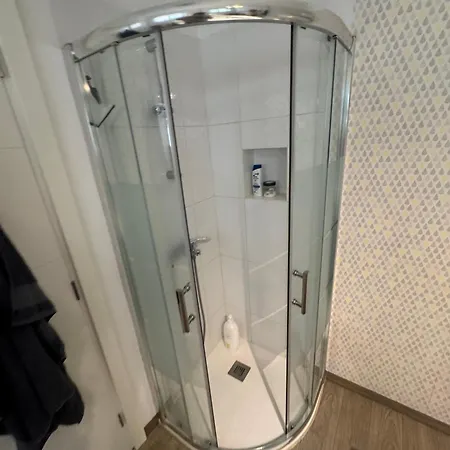 Апартаменти Modern Retreat Адехе