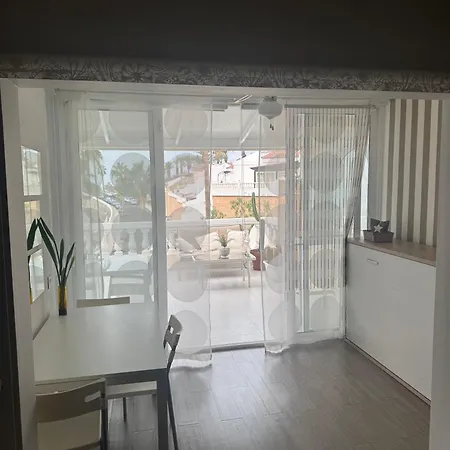 Modern Retreat Адехе