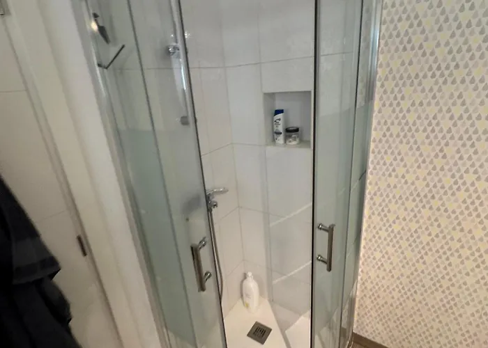 아파트 Modern Retreat 아데제