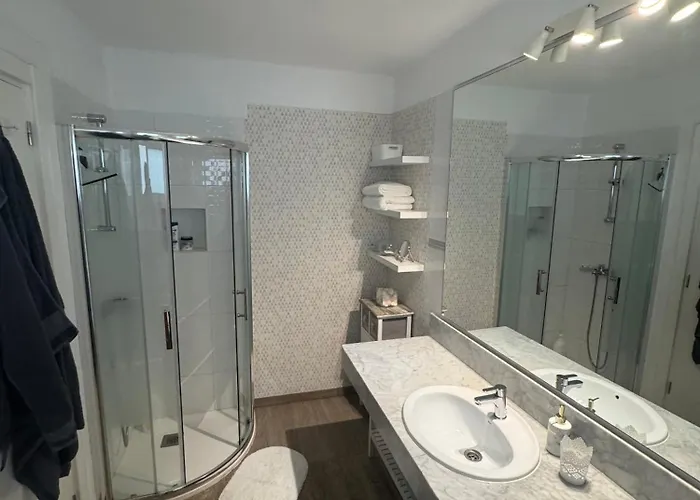 Modern Retreat 아파트 아데제