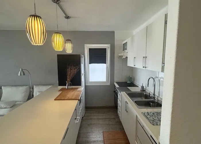 Modern Retreat 아파트 *